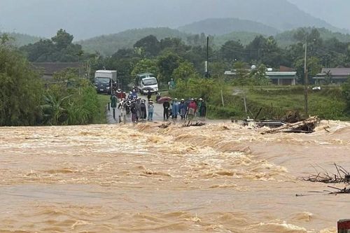 Mưa lũ trở lại, sơ tán khẩn hàng ngàn người dân