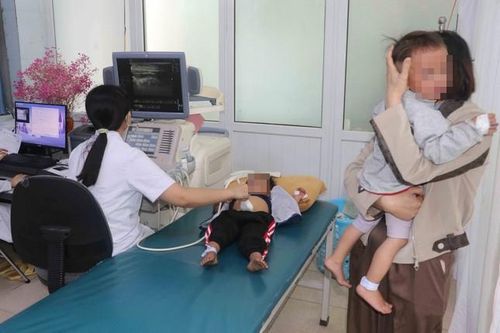 Nghi ăn nhầm thuốc diệt chuột, 20 trẻ mầm non ở Lai Châu nhập viện