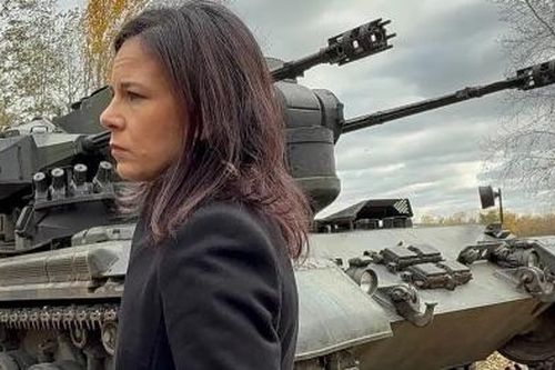 Ukraine tỏ thành ý đàm phán với Nga một vấn đề, bất ngờ đón khách mang theo 'gói quà quý' khi mùa Đông đến gần