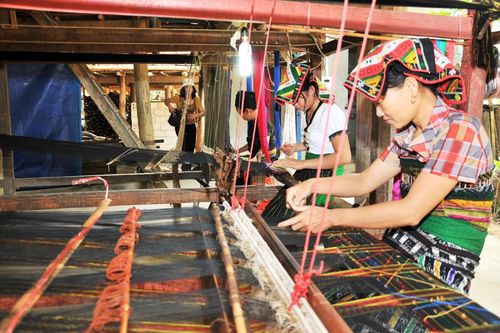 Nâng cao sinh kế từ phát triển nghề truyền thống