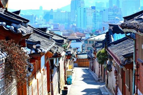 Du khách quá đông, làng cổ Hàn Quốc phải áp lệnh giới nghiêm