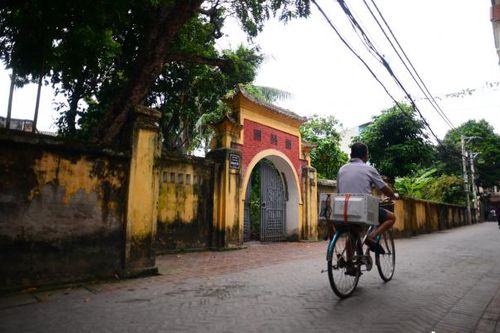 Không gian ngôi làng cổ nằm bên bờ sông Hồng
