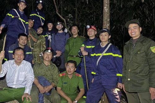Lào Cai: Lực lượng tìm kiếm, cứu hộ Sa Pa kịp thời tìm thấy du khách nước ngoài đi lạc rừng trong đêm