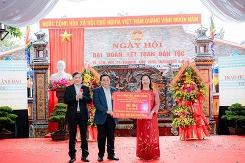 Ủy viên Bộ Chính trị Nguyễn Xuân Thắng dự Ngày hội đại đoàn kết toàn dân tộc ở Thừa Thiên Huế