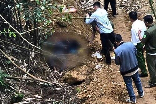 Một người đàn ông bị chém tử vong trên đồi xóm Lòn - Cao Phong