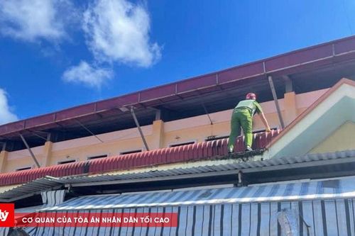 Khống chế đối tượng gây rối trật tự công cộng, tự gây thương tích