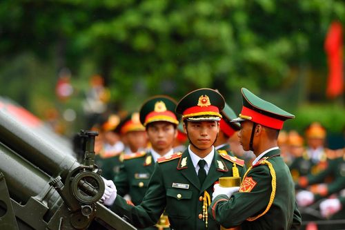Nếu tăng tuổi hưu sĩ quan quân đội như sĩ quan công an, sẽ dôi dư quân