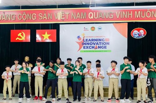 Học sinh Việt Nam - Singapore giao lưu văn hóa và học tập