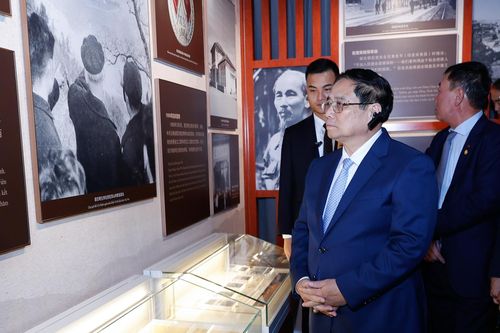 Thủ tướng Phạm Minh Chính thăm căn nhà Bác Hồ từng sống ở Trung Quốc