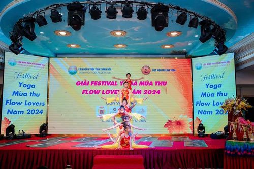 Mãn nhãn với màn trình diễn của hơn 600 VĐV tại Festival Yoga Mùa thu Flow Thanh Hóa