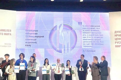 Nữ sinh Trường THPT chuyên Phan Bội Châu giành Huy chương Bạc Kỳ thi Olympic Tiếng Nga quốc tế