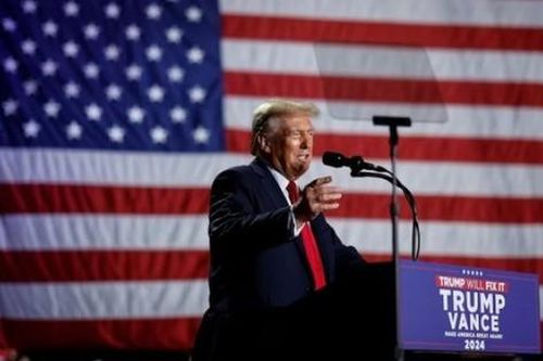 Ông Trump trả lời câu hỏi về khả năng 'thua bầu cử'