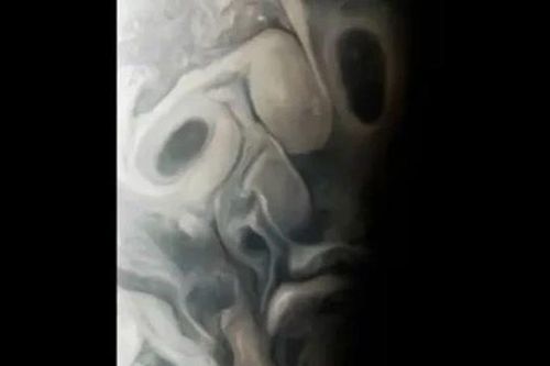 Vén màn bí ẩn đằng sau gương mặt ma quái NASA chụp được trên sao Mộc