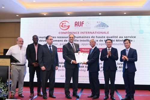 Đào tạo nhân lực chất lượng cao cho chiến lược phát triển đô thị thông minh