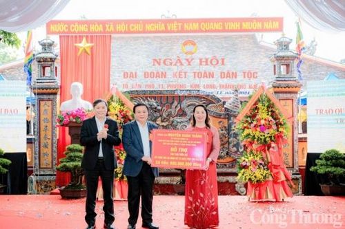 Ủy viên Bộ Chính trị Nguyễn Xuân Thắng tham dự Ngày hội Đại đoàn kết tại Thừa Thiên Huế