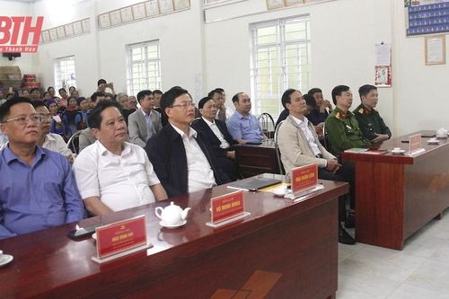 Phó Chủ tịch UBND tỉnh Mai Xuân Liêm chung vui Ngày hội Đại đoàn kết toàn dân tộc với cán bộ và Nhân dân thôn Ngọc Sinh