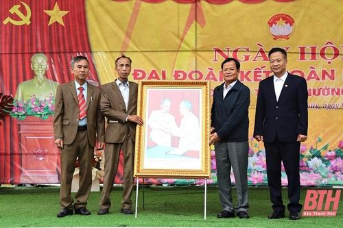 Phó Chủ tịch HĐND tỉnh Nguyễn Quang Hải dự Ngày hội Đại đoàn kết toàn dân tộc tại Tổ dân phố Đại Thủy