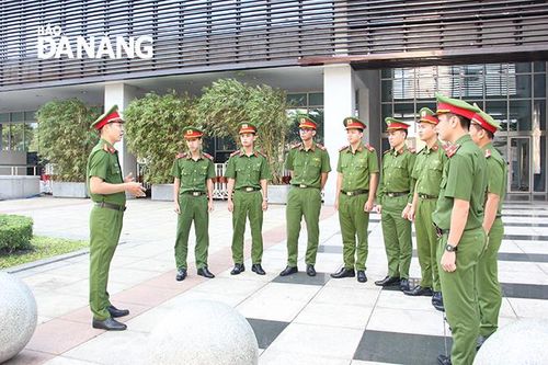 'Vọng gác dân vận khéo, vì nhân dân phục vụ'