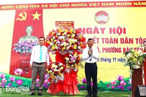 Phó bí thư thường trực Tỉnh ủy Hồ Thanh Sơn dự Ngày hội Đại đoàn kết tại Long Khánh