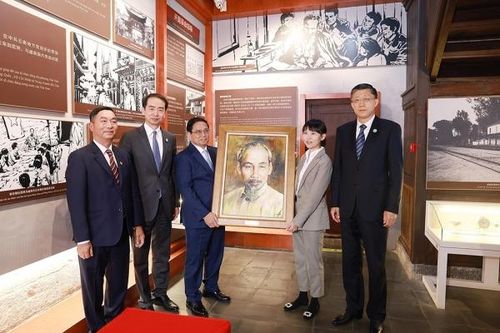Thủ tướng Phạm Minh Chính thăm Khu di tích Chủ tịch Hồ Chí Minh tại Vân Nam, Trung Quốc