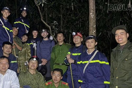 Tìm thấy du khách nước ngoài đi lạc trong Vườn Quốc gia Hoàng Liên