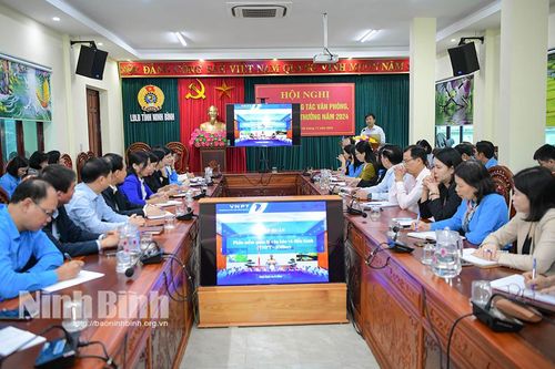 Tập huấn công tác văn phòng, thi đua khen thưởng năm 2024 cho cán bộ công đoàn