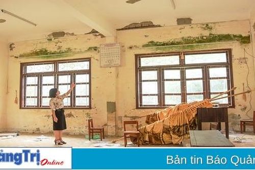 Mượn chỗ học vì trường xuống cấp nặng