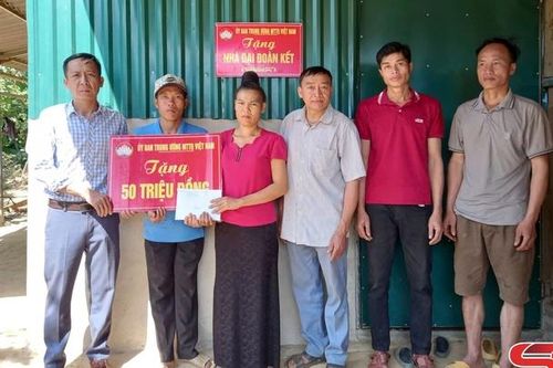 Hỗ trợ kinh phí xóa nhà tạm cho 15 hộ có hoàn cảnh đặc biệt khó khăn