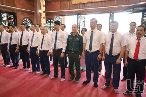 Hội Nhà báo tỉnh Thái Nguyên về nguồn tại ATK Định Hóa