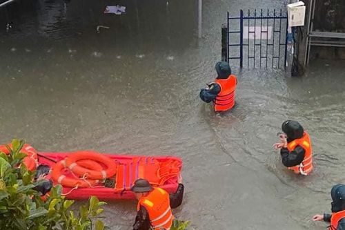 Đà Nẵng: Mưa lớn gây ngập sâu, nhiều hộ dân được di dời khẩn cấp