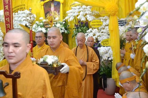Đức Pháp chủ GHPGVN quang lâm tổ đình Phật Bửu tưởng niệm Trưởng lão Hòa thượng Thích Tịnh Hạnh