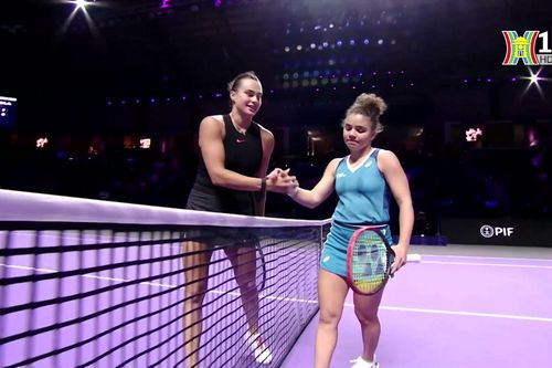 Aryna Sabalenka lọt vào bán kết WTA Finals