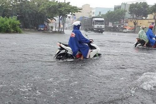Học sinh Đà Nẵng phải nghỉ học do mưa lớn