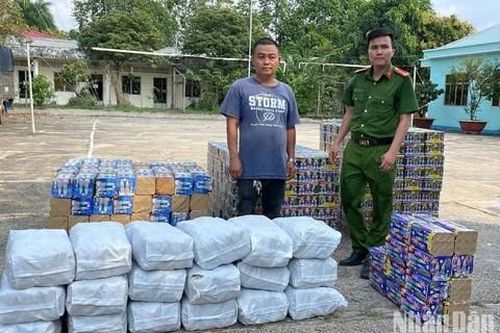 Nhức nhối nạn buôn lậu pháo nổ trên tuyến biên giới Tây Nam