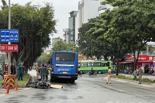 TPHCM: Xe buýt cán tử vong một người đi xe máy trên đường Điện Biên Phủ