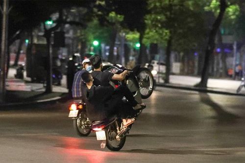 Nạn đua xe ở Hà Nội vì sao đến nông nỗi này?