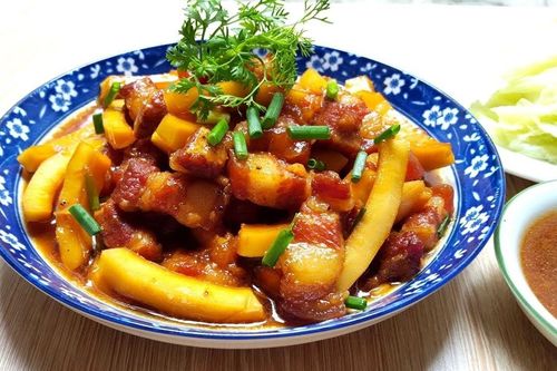 Cách làm món thịt ba rọi kho cùi dừa đơn giản