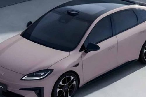 Xe sedan cỡ D giá 390 triệu đồng, đẹp sang chảnh tựa Toyota Camry có gì đặc biệt khi ra mắt tại Trung Quốc?