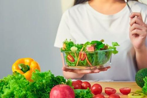 Chế độ ăn tốt cho người đổ mồ hôi trộm