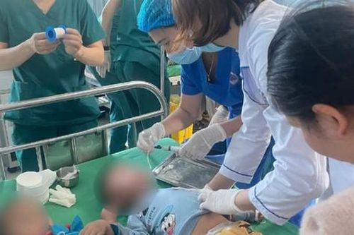 BV Bạch Mai cử bác sĩ lên hỗ trợ Lai Châu cứu học sinh nghi ngộ độc thuốc diệt chuột