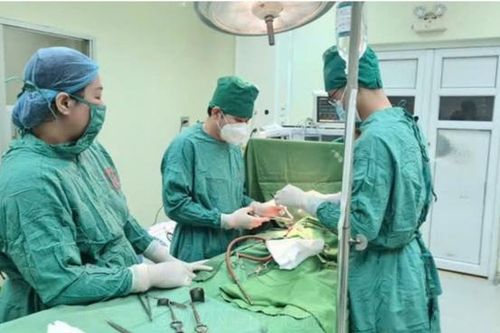 Gần 3 giờ phẫu thuật thành công ca tắc ruột thừa hiếm gặp