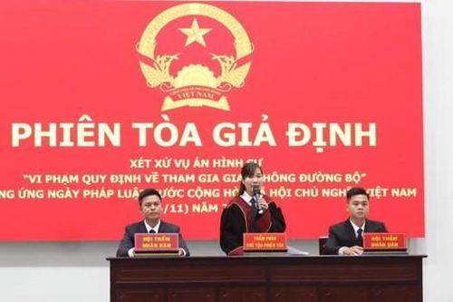 Đoàn viên thanh niên tham gia các hoạt động hướng đến ngày Pháp luật Việt Nam