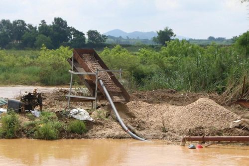 Nghệ An: Tạm dừng khai thác mỏ của một doanh nghiệp