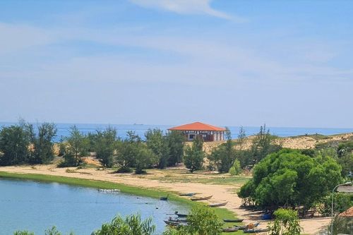 Quảng Ngãi: Hai vợ chồng đánh cá trên đầm An Khê bị lật ghe tử vong