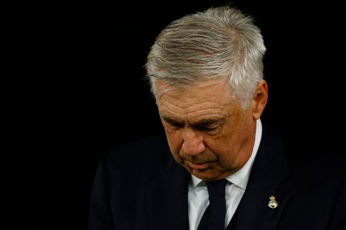 Vợ Valverde công kích HLV Ancelotti