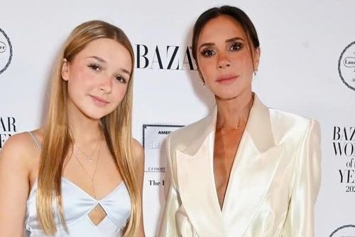 Victoria Beckham khen con gái Harper