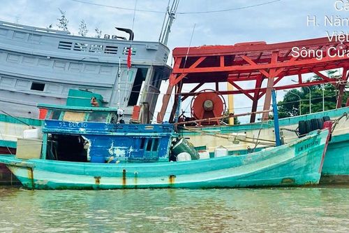 Cà Mau: bắt 8 đối tượng vụ chở thuê 9 thiết bị VMS tàu cá khác