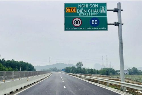 Xóa dòng chữ 'đoạn đường Sơn Hải bảo hành 10 năm' trên biển báo hiệu đường bộ là phù hợp quy định pháp luật