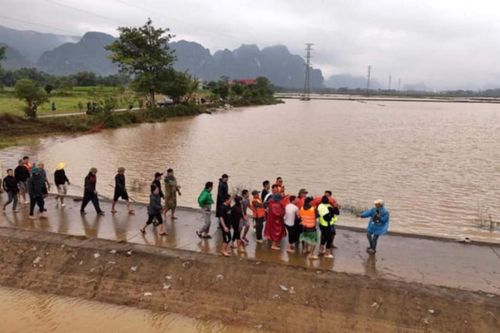 Quảng Bình: Tìm thấy thi thể người đàn ông bị lũ cuốn trôi khi cứu một học sinh lớp 5