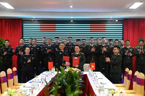 Tăng cường hợp tác quản lý, bảo vệ biên giới; đấu tranh phòng, chống tội phạm, giữ gìn an ninh, trật tự khu vực biên giới, cửa khẩu